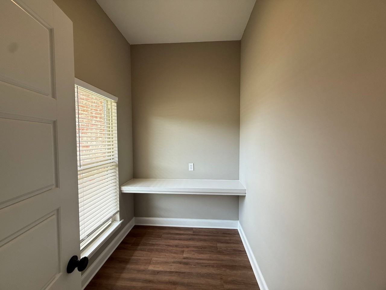 116 Madisonville Dr - Photo 4 of 20