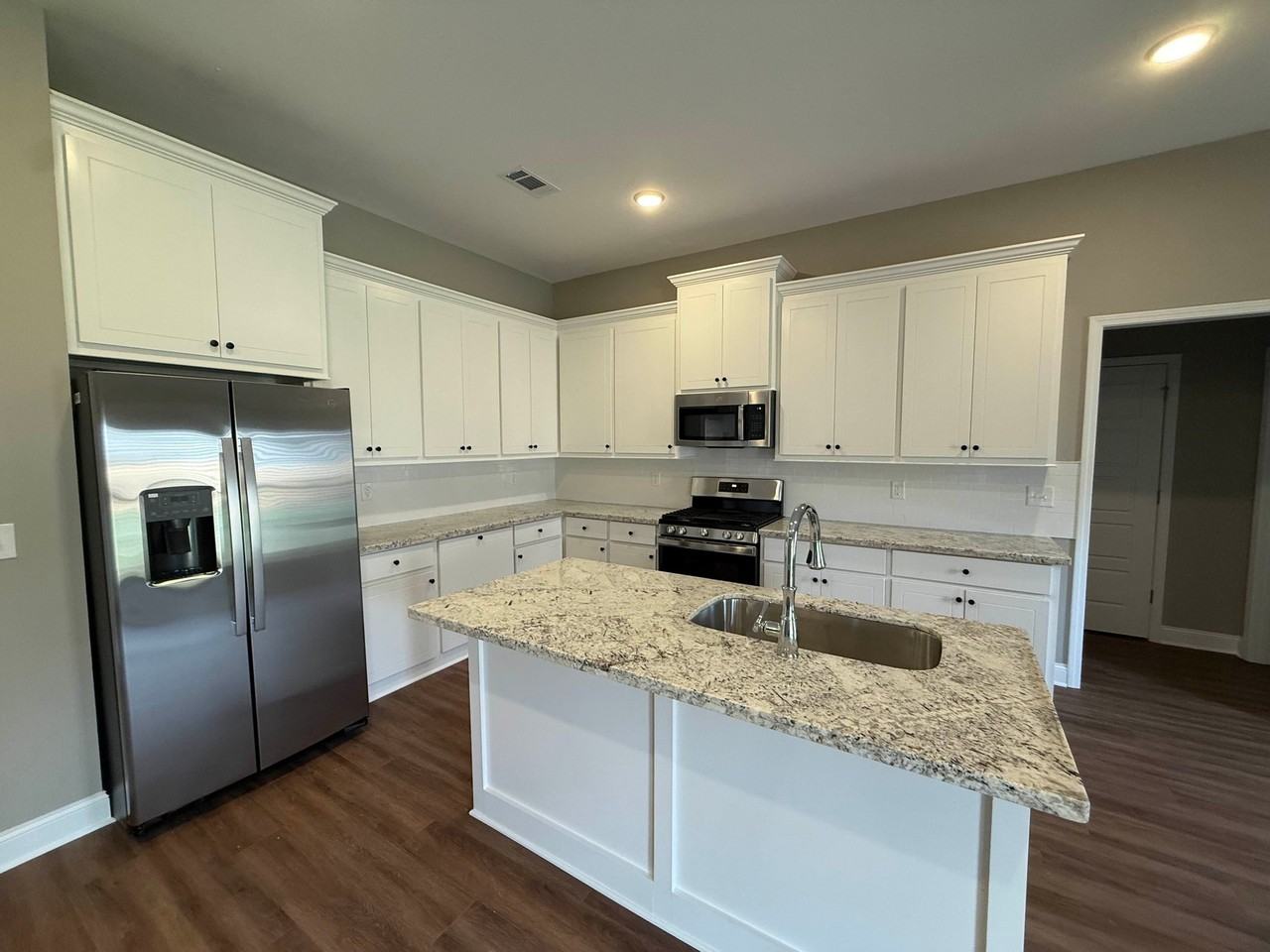 116 Madisonville Dr - Photo 5 of 20