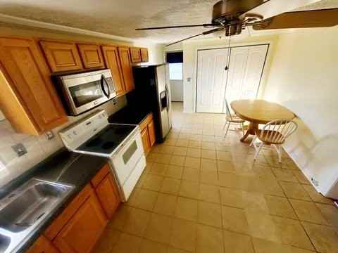 7 Helena Ln - Photo 2 of 17