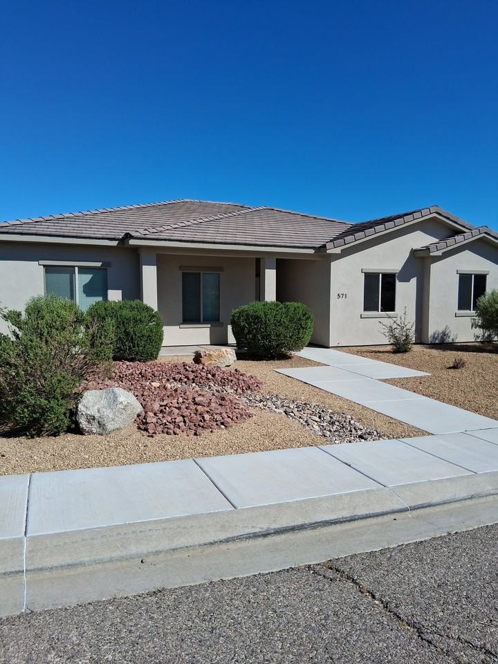 571 E Colt Ln - Photo 2 of 4