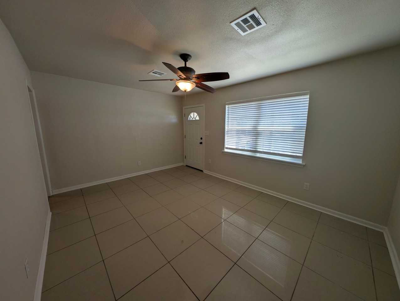 717 S Midwest Blvd - Photo 3 of 18