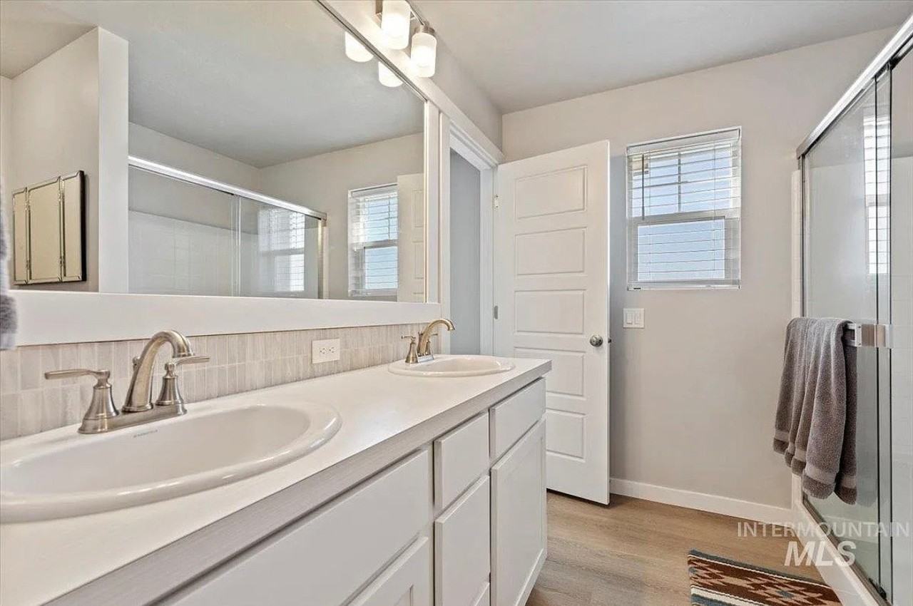 5668 W Stadium Ln - Photo 5 of 8