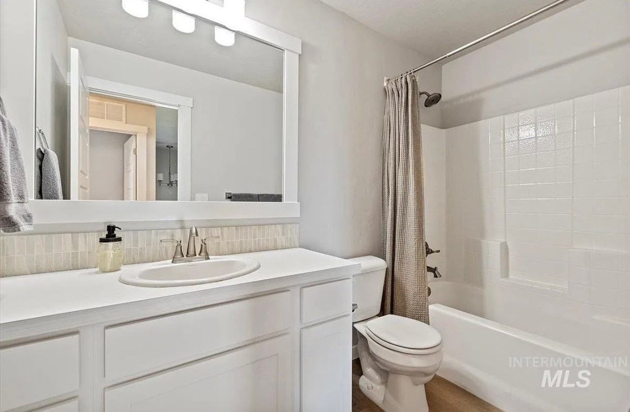 5668 W Stadium Ln - Photo 6 of 8