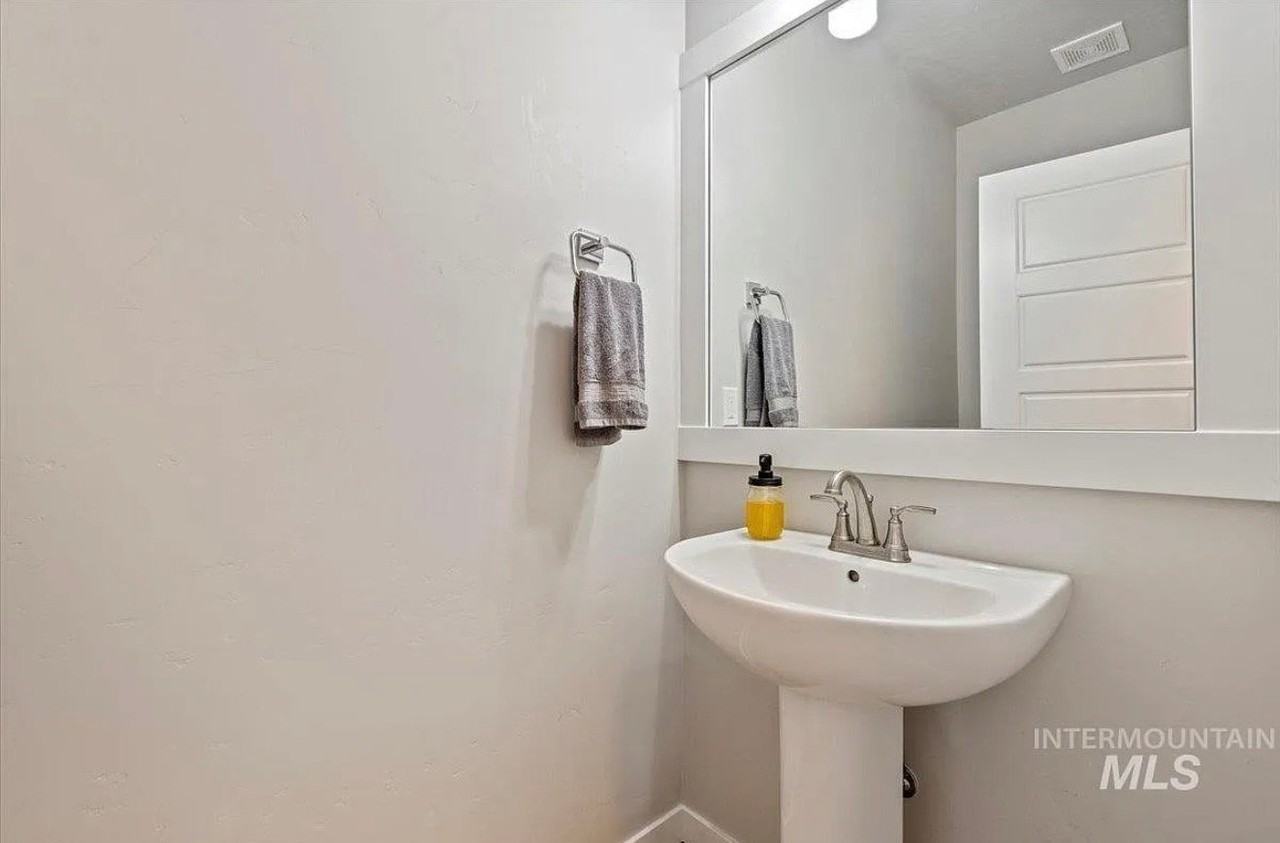 5668 W Stadium Ln - Photo 7 of 8