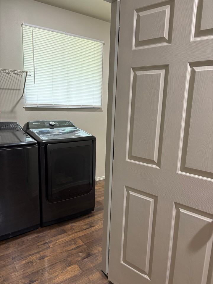 1385 Graham Dr - Photo 3 of 16