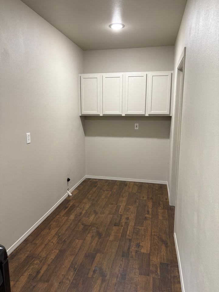 1385 Graham Dr - Photo 4 of 16