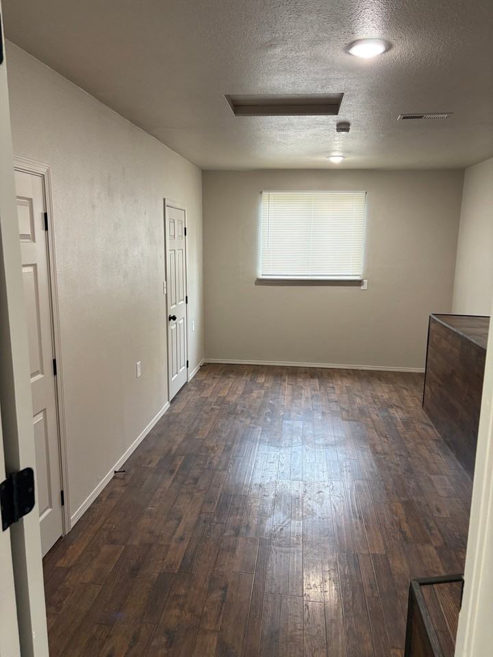 1385 Graham Dr - Photo 5 of 16