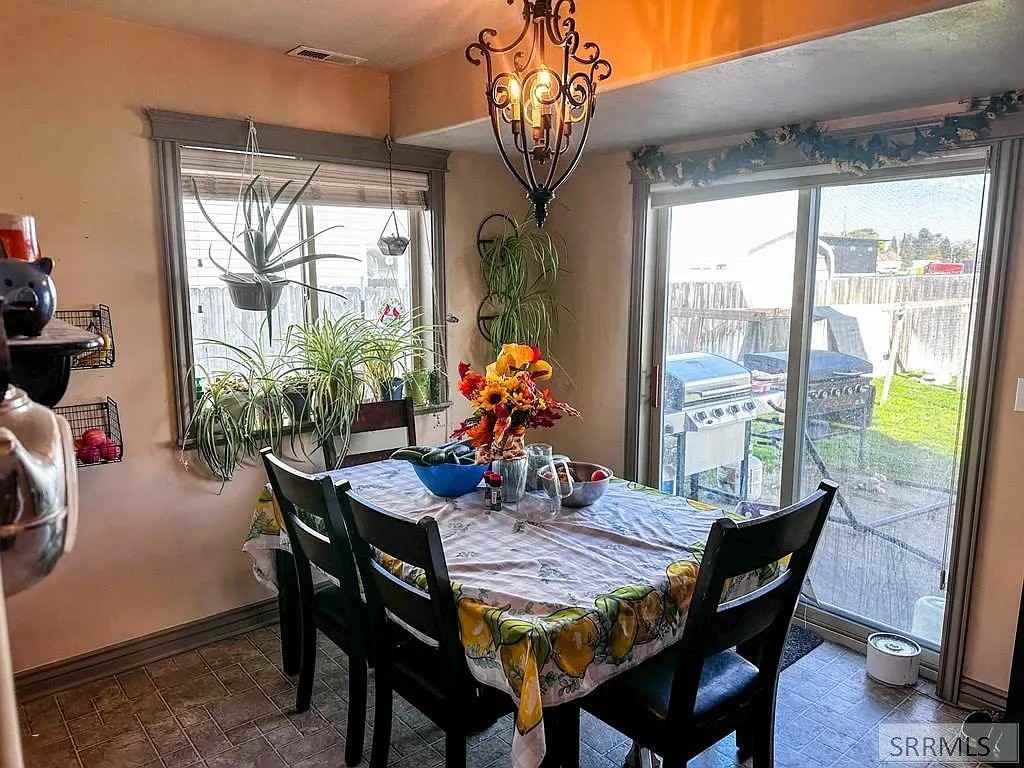 3665 Pearce Dr - Photo 2 of 13