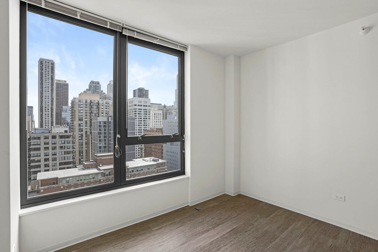 159 W Superior St - Photo 7 of 16