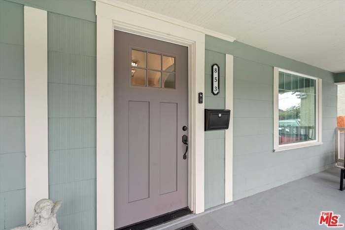 853 W 50th St - Photo 3 of 13