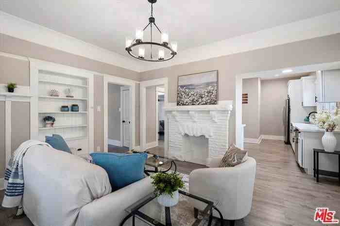 853 W 50th St - Photo 6 of 13