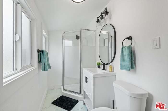 853 W 50th St - Photo 7 of 13