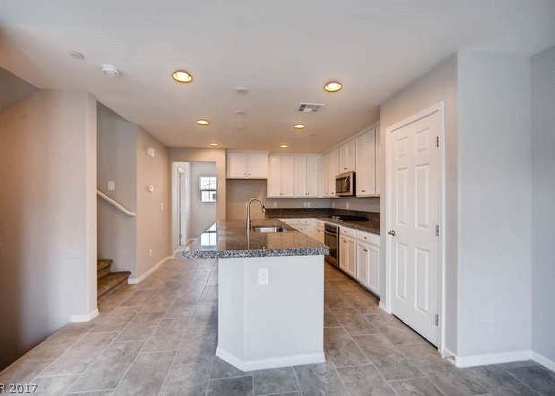 1014 Warsaw Ave - Photo 3 of 18