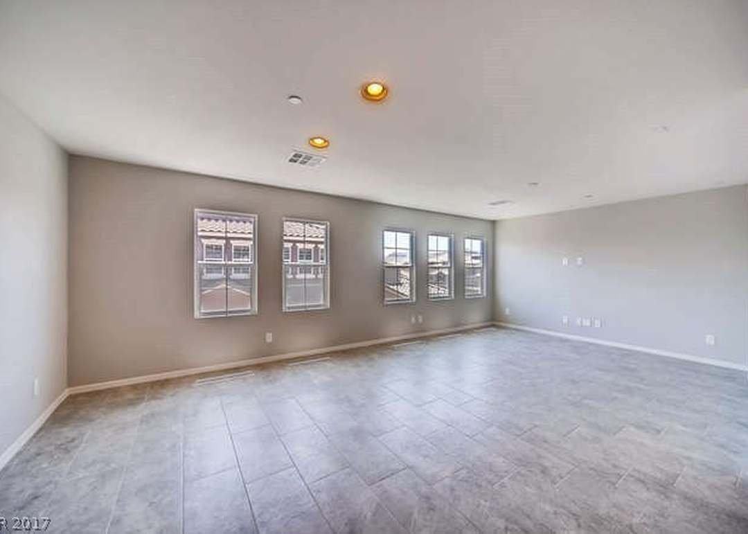 1014 Warsaw Ave - Photo 5 of 18