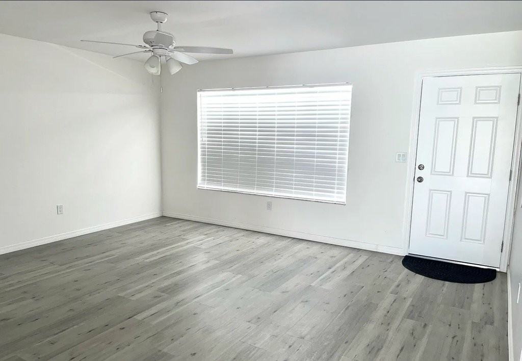 2049 Gloria Cir Ne - Photo 2 of 7