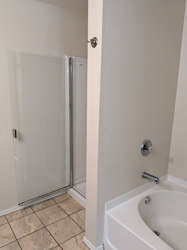 2818 Meadow Bluff Dr - Photo 2 of 18