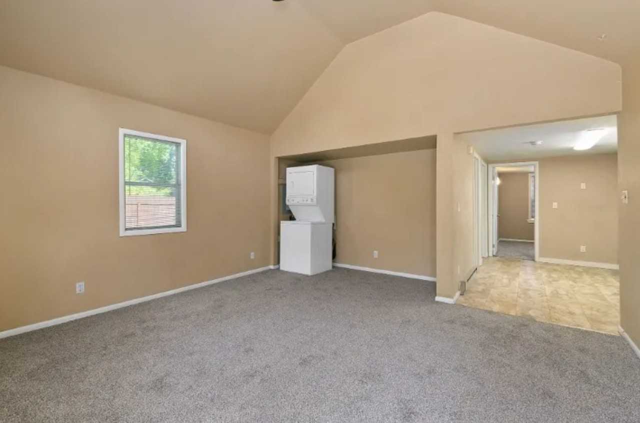 528 W Magnolia St #B - Photo 3 of 8