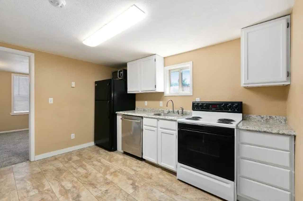 528 W Magnolia St #B - Photo 4 of 8