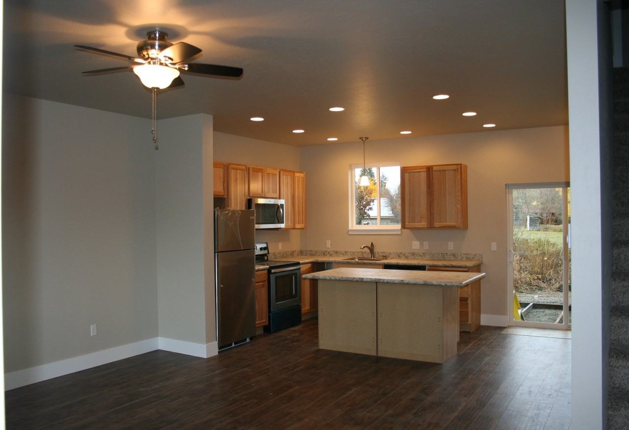 729 Waverly Pl #B - Photo 3 of 10