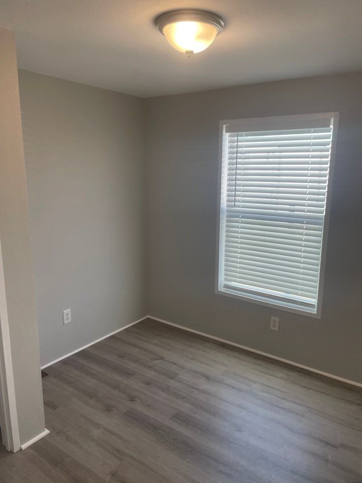 2010 River Dr N #4 - Photo 5 of 10