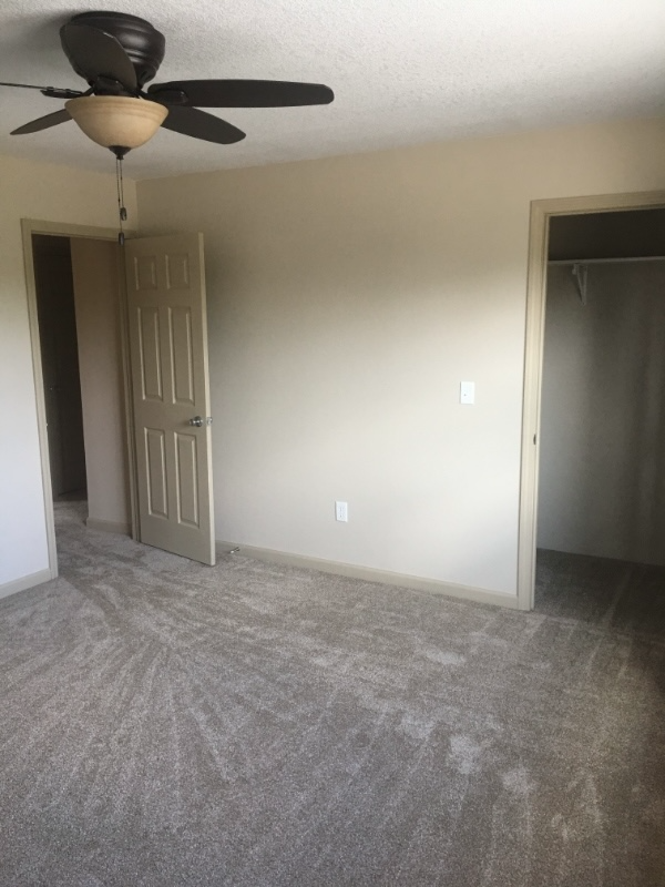 256 E Outer Rd - Photo 4 of 10