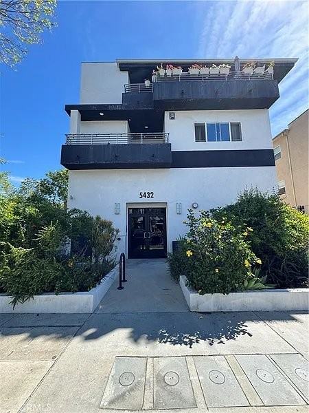 5432 Hermitage Ave #202 - Photo 2 of 21