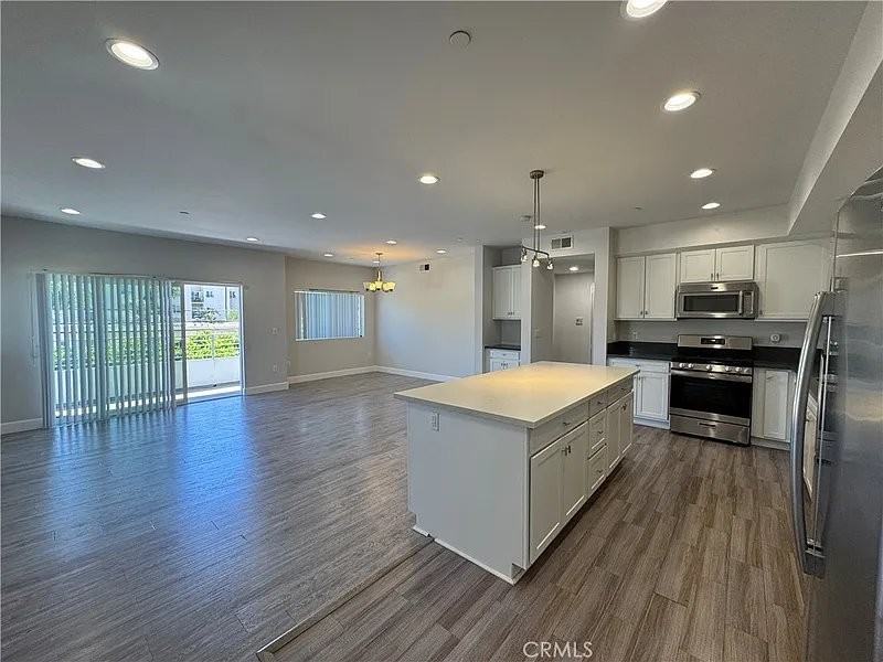 5432 Hermitage Ave #202 - Photo 3 of 21