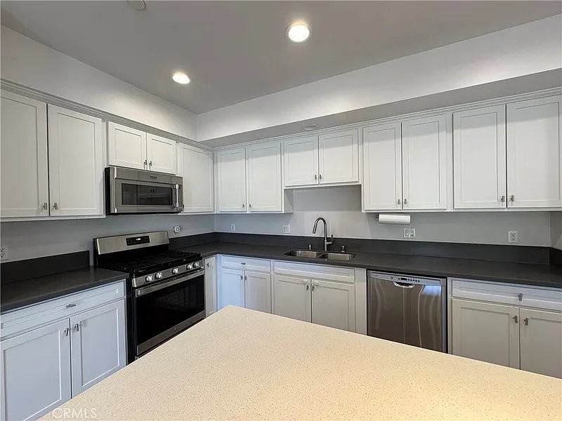 5432 Hermitage Ave #202 - Photo 7 of 21