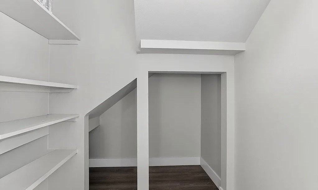 1129 College St - Photo 3 of 7