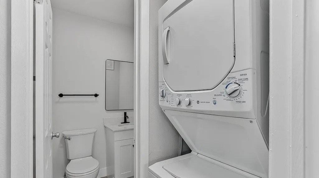 1129 College St - Photo 5 of 7