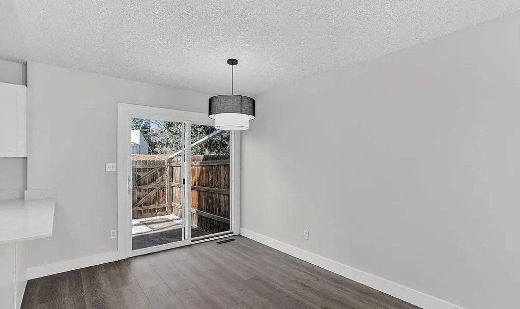 1129 College St - Photo 6 of 7