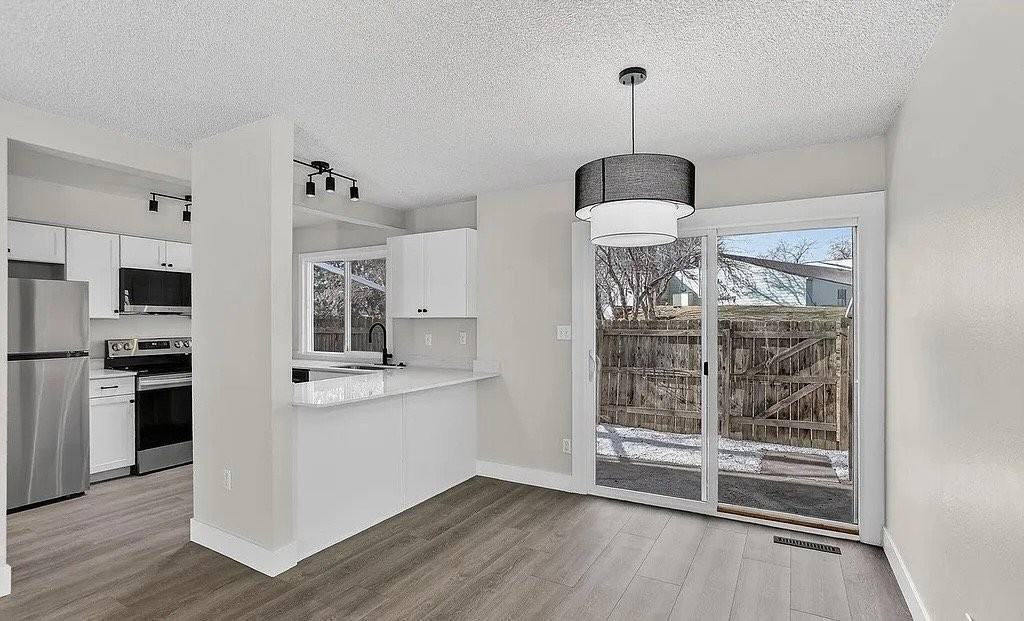 1129 College St - Photo 7 of 7