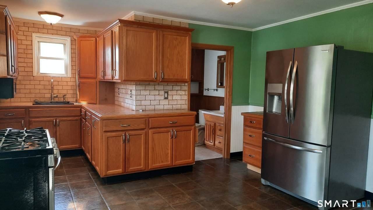 21 Community Ave - Photo 3 of 10