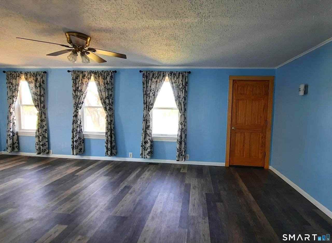 21 Community Ave - Photo 4 of 10