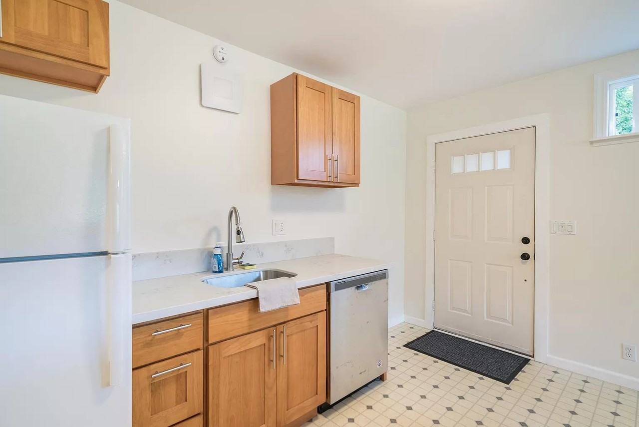 1120 Sw Broadway Dr - Photo 3 of 10