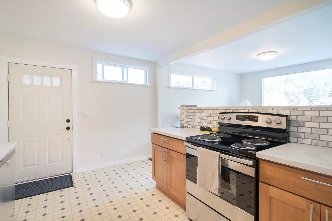 1120 Sw Broadway Dr - Photo 5 of 10