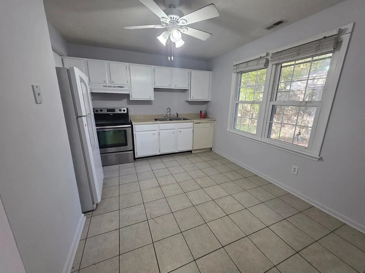 1619 Forest Dr #4 - Photo 3 of 13