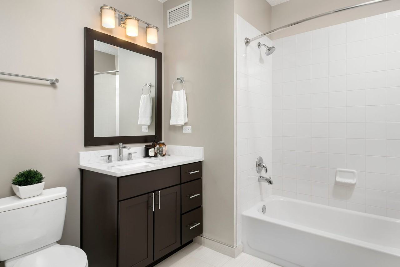 346 E Grand Ave - Photo 6 of 16