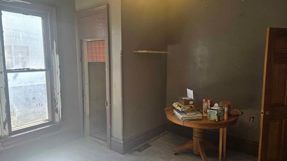 222 S Broadway St - Photo 5 of 19