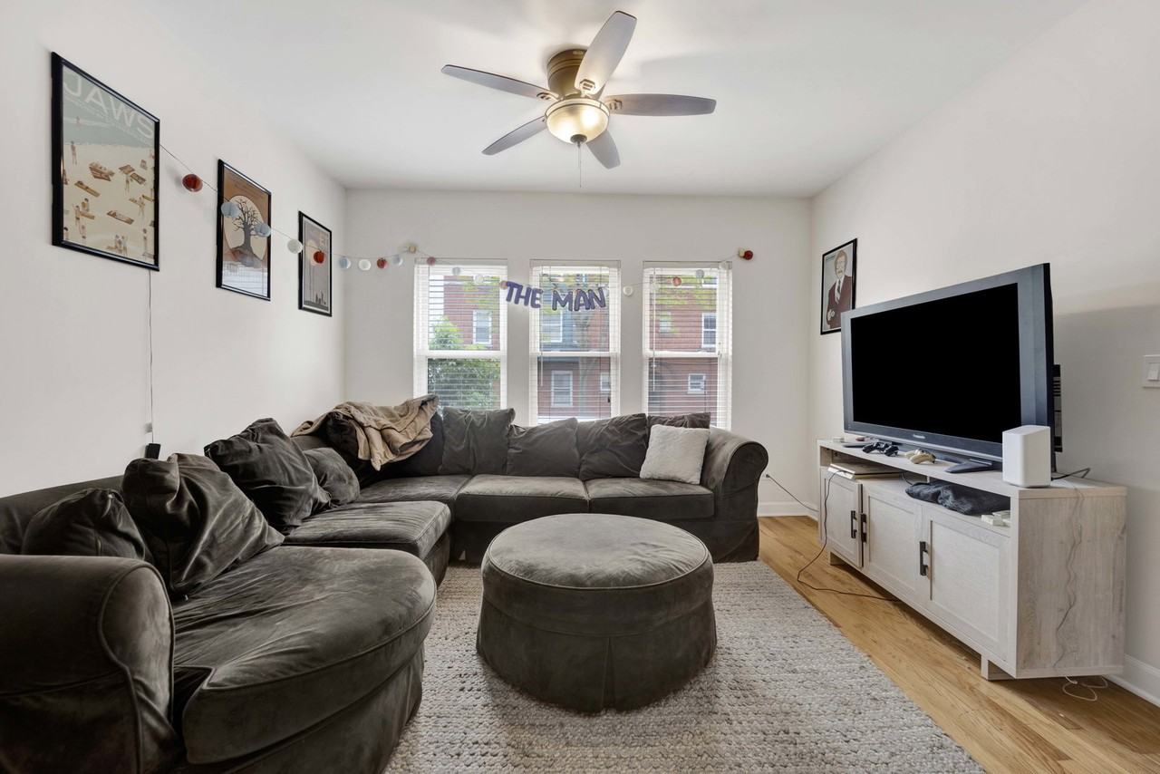 1156 W Cornelia Ave #2 - Photo 2 of 8