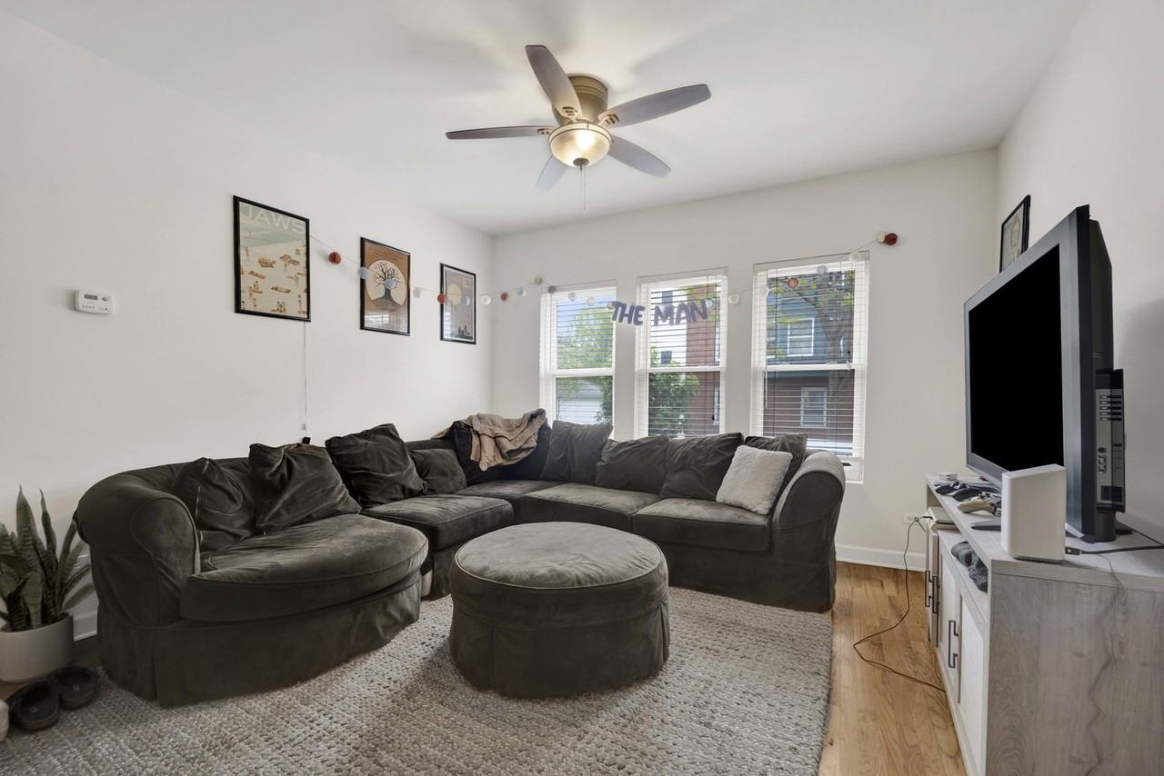 1156 W Cornelia Ave #2 - Photo 3 of 8