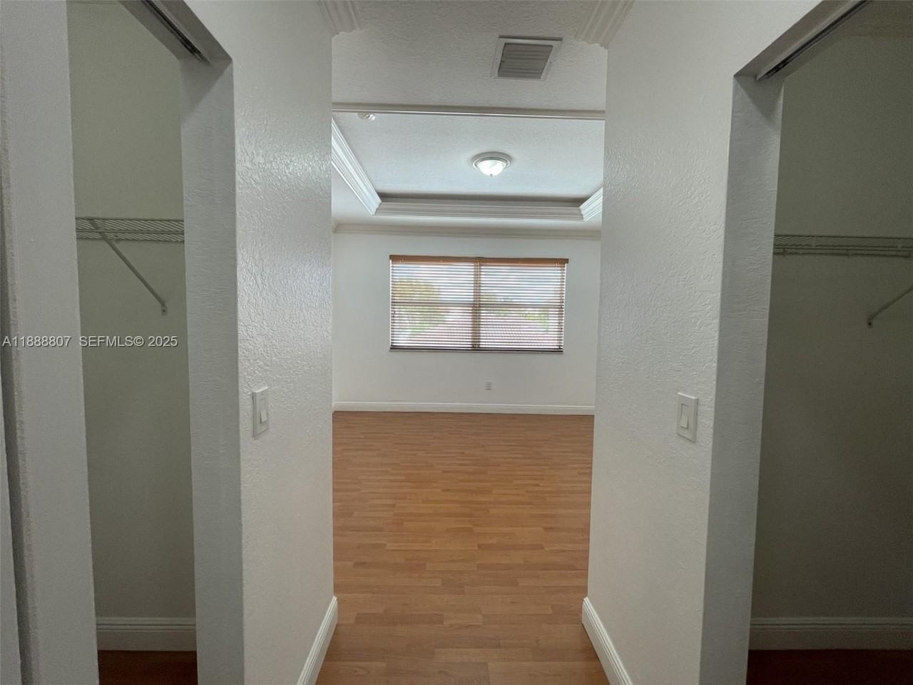 3725 Northeast 10th Street - Photo 5 of 27