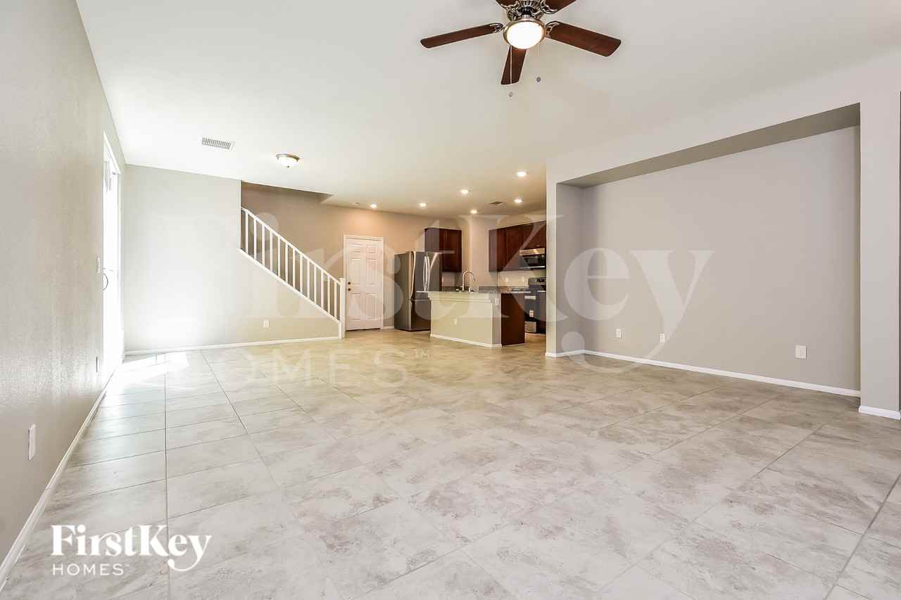 1106 E Dorrell Ln - Photo 5 of 19