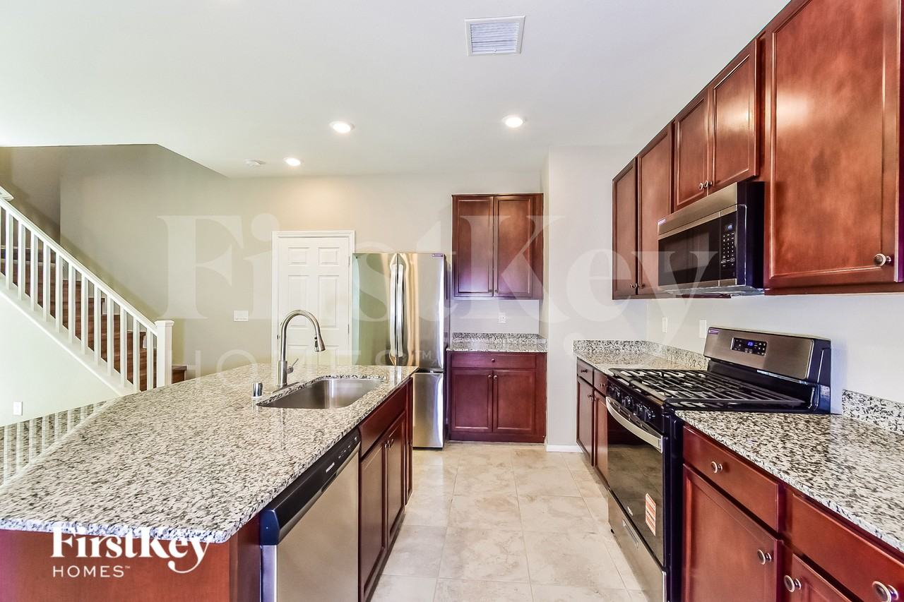 1106 E Dorrell Ln - Photo 6 of 19