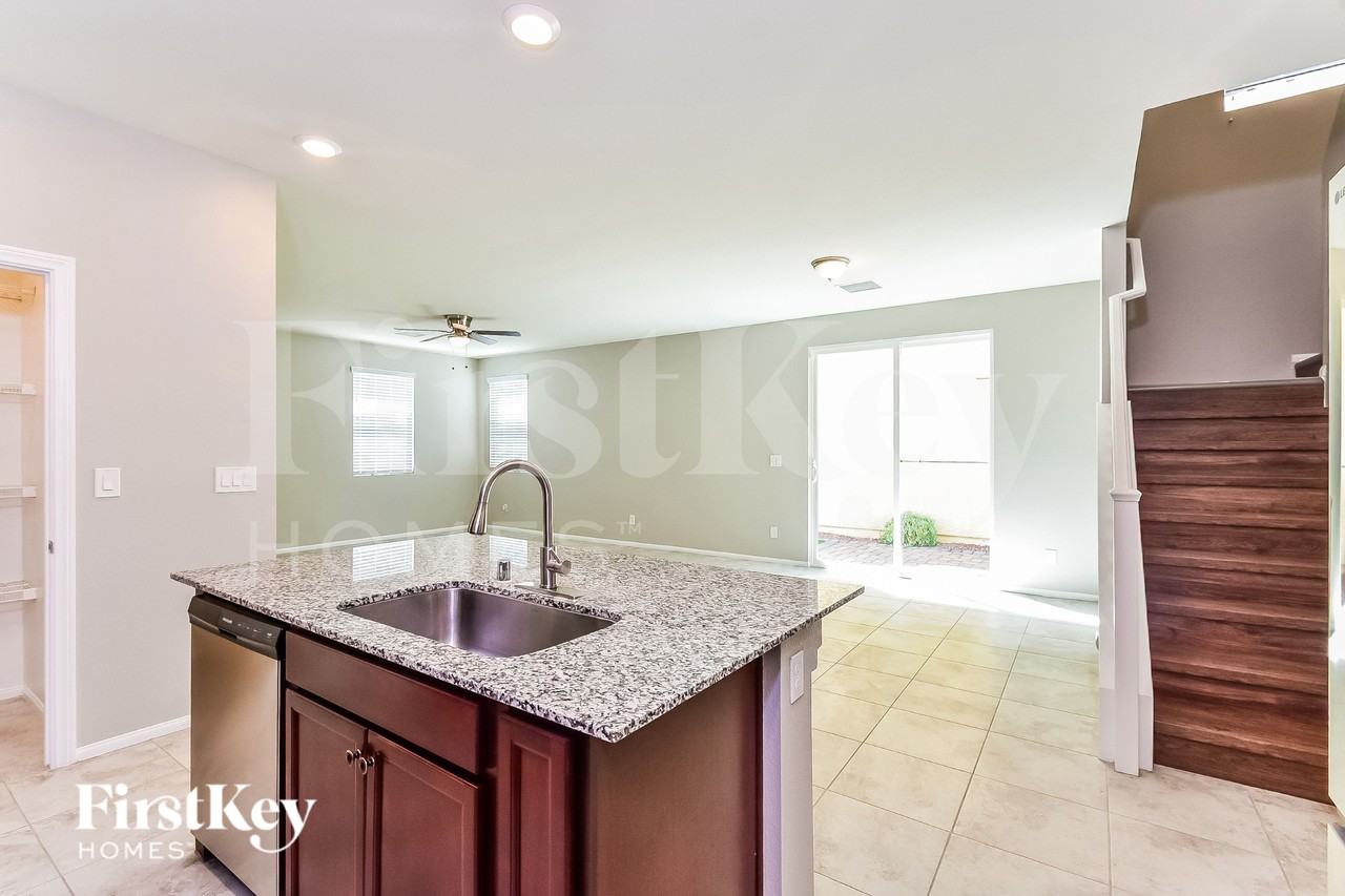 1106 E Dorrell Ln - Photo 7 of 19