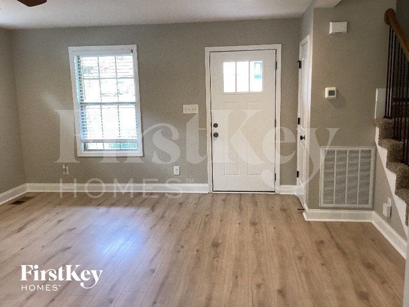 128 Bonnell Dr - Photo 2 of 10