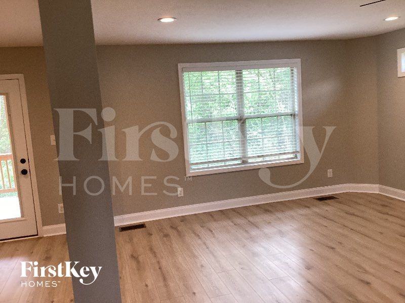 128 Bonnell Dr - Photo 3 of 10