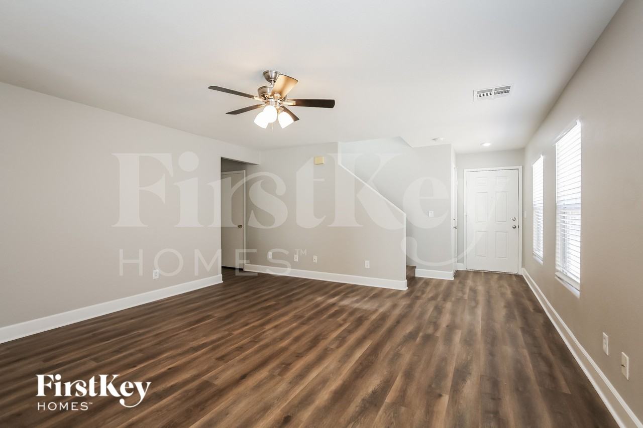 7720 Prosperity River Ave - Photo 3 of 19