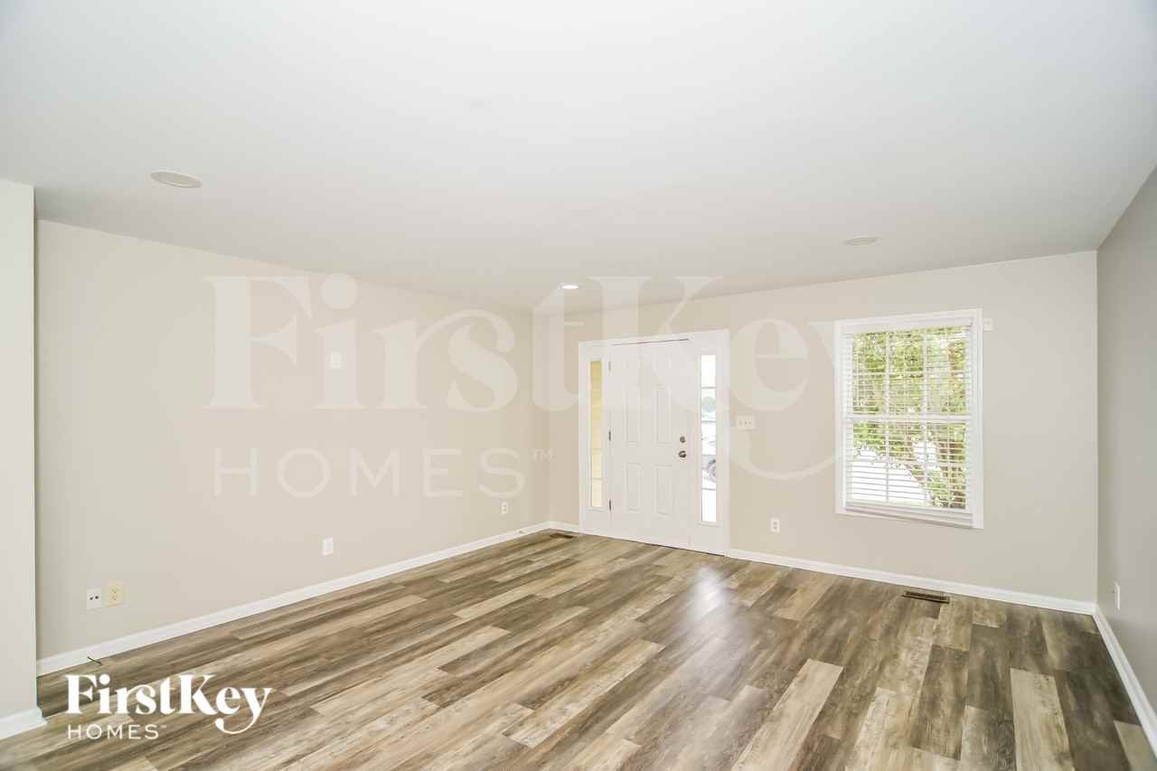 900 Fisher Ct - Photo 2 of 19