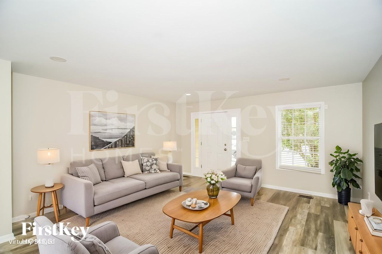 900 Fisher Ct - Photo 3 of 19